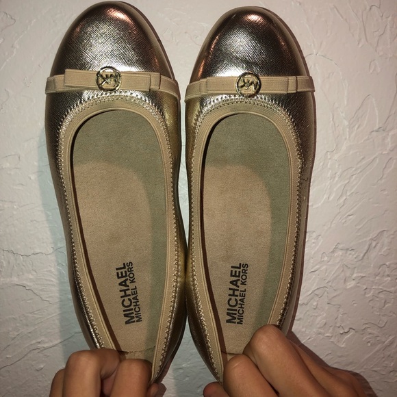 Girls Michael Kors Gold Flats - Picture 2 of 4